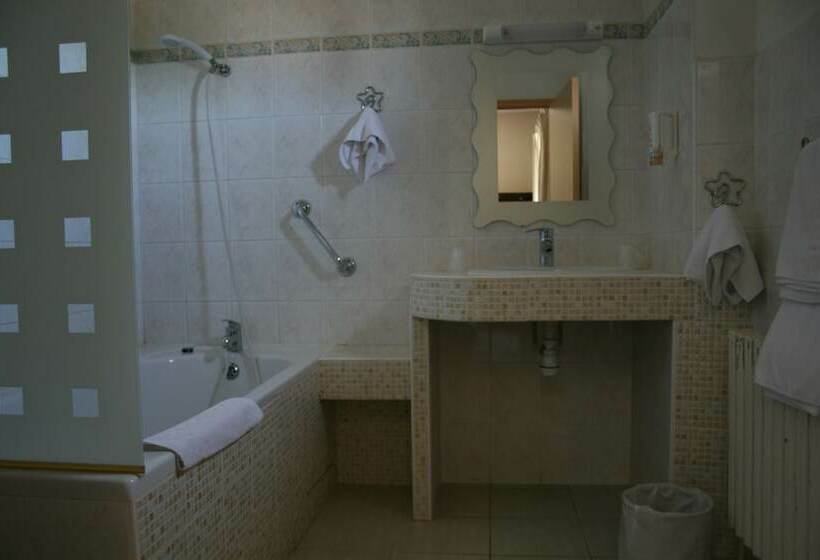 اتاق استاندارد چهار تخته, Auberge La Fontaine