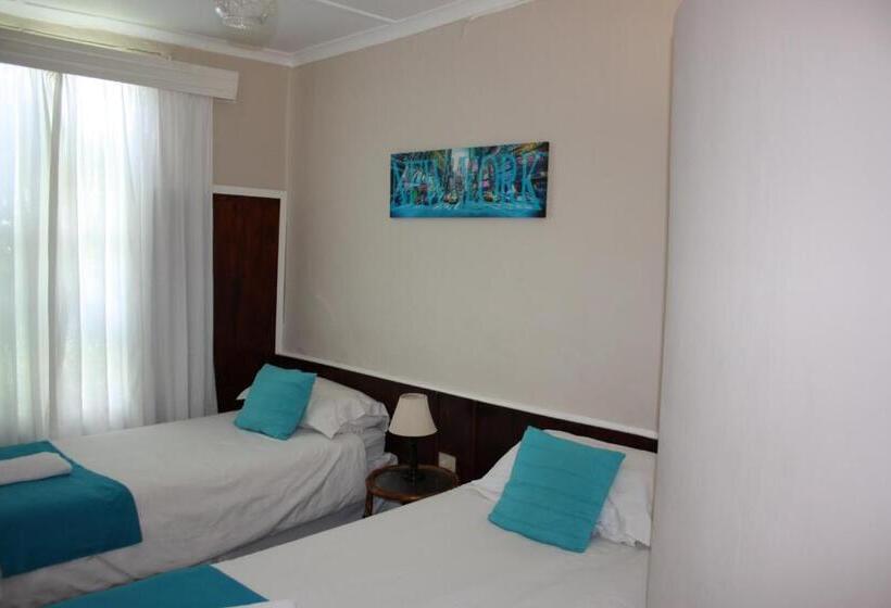 Семейный Номер, Karoopark Guest House