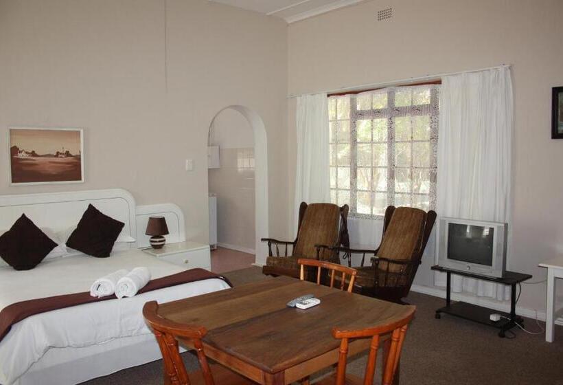 Номер Стандарт Трехместный, Karoopark Guest House