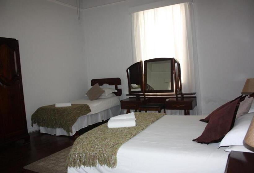 Номер Стандарт Трехместный, Karoopark Guest House