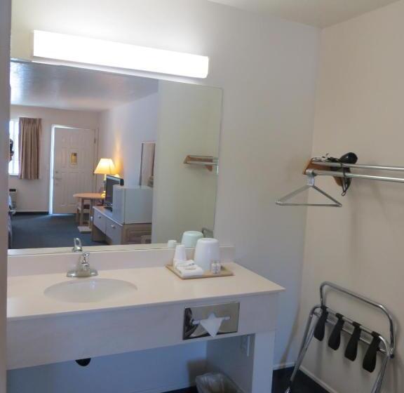 Номер Стандарт, Four Corners Inn