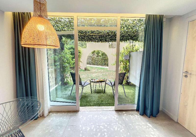 Номер Superior Вид на Бассейн, Mercure Antibes Sophia Antipolis