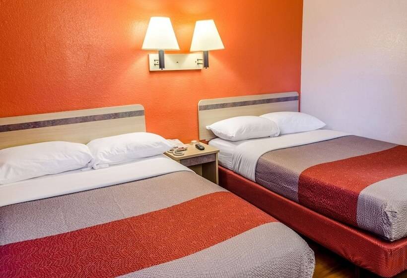 Номер Стандарт 2 Двуспальные Кровати, North Charleston Lodge