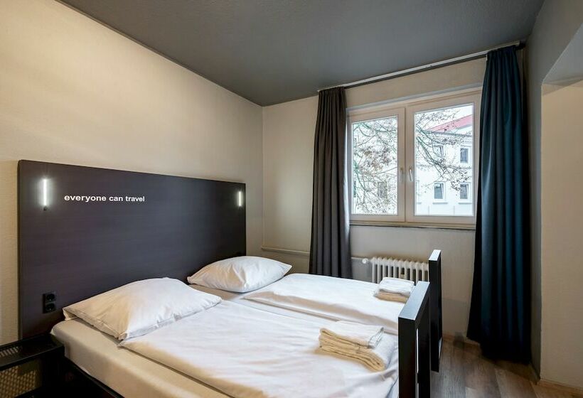 带共用浴室的标准房间, a&o Hamburg Reeperbahn