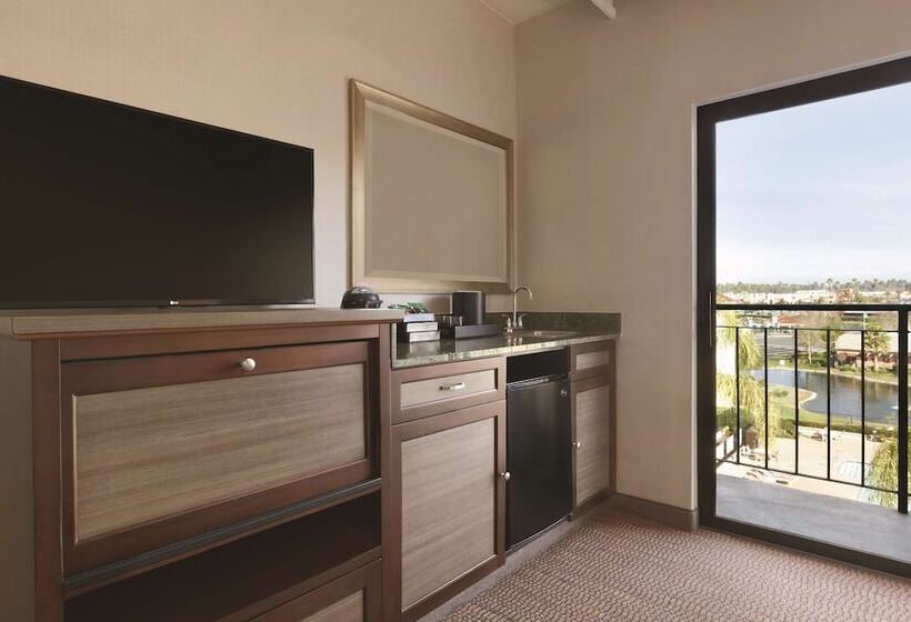 스탠다드 룸 더블 침대, Embassy Suites By Hilton Temecula Valley Wine Country
