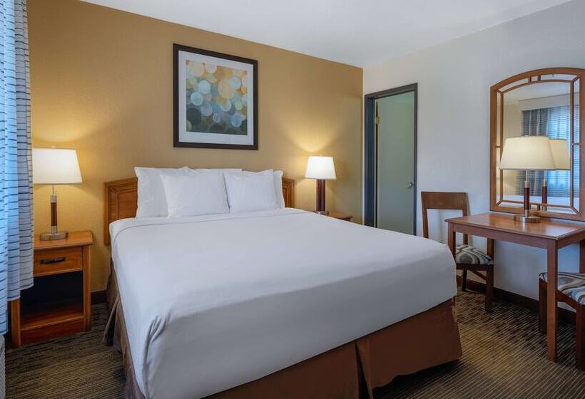 스위트 킹사이즈 침대, Days Inn By Wyndham Encinitas Moonlight Beach