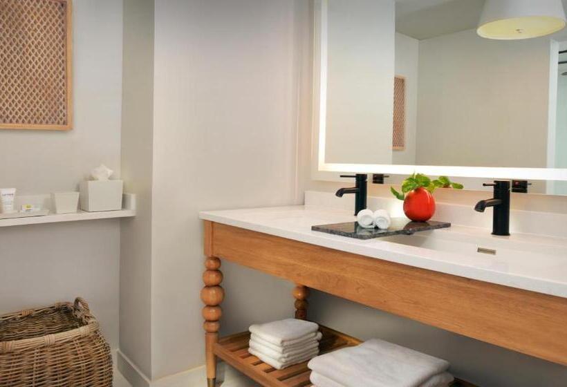 프리미엄 스위트, Pelican Grand Beach Resort, A Noble House Resort