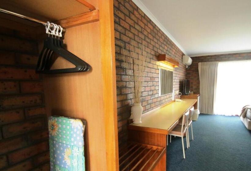 디럭스 룸, Golden Palms Motel