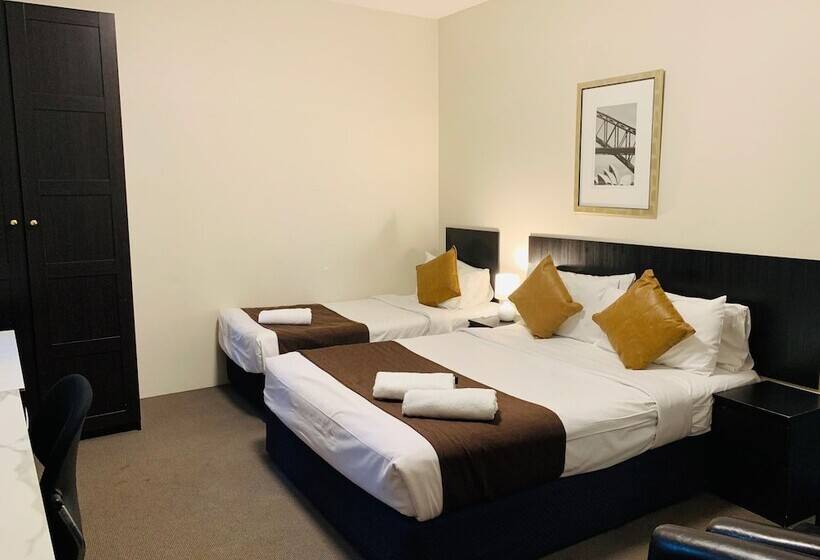 스탠다드 트리플 룸, Greenwich Inn Motel