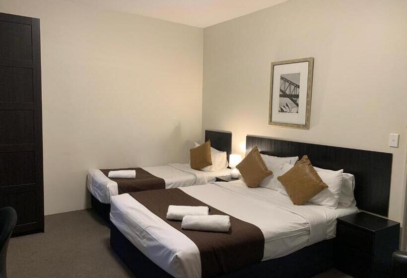 스탠다드 트리플 룸, Greenwich Inn Motel