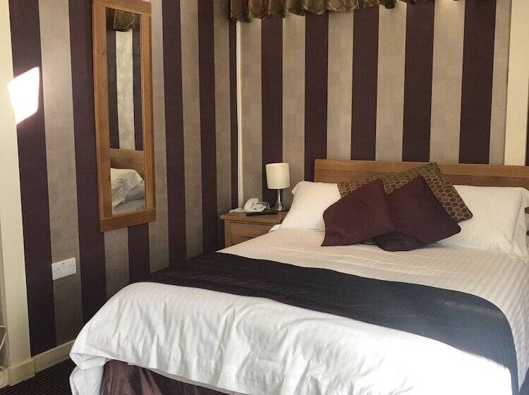 Семейный Номер, The Dog & Partridge Country Inn