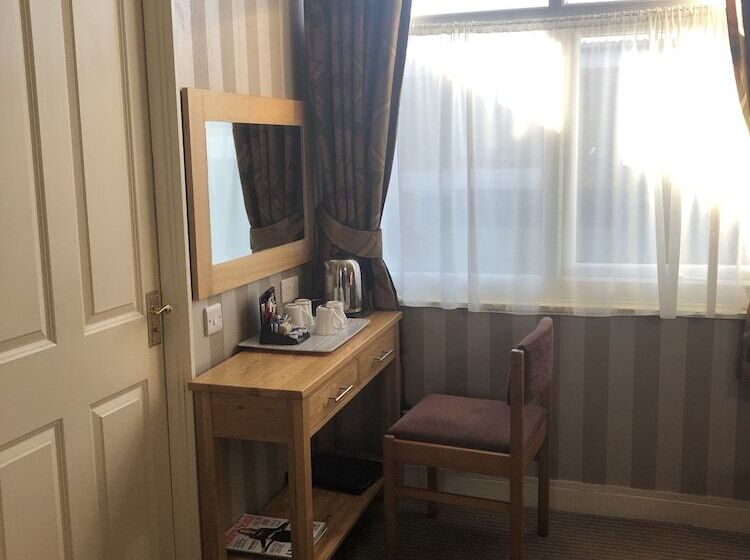 Семейный Номер, The Dog & Partridge Country Inn