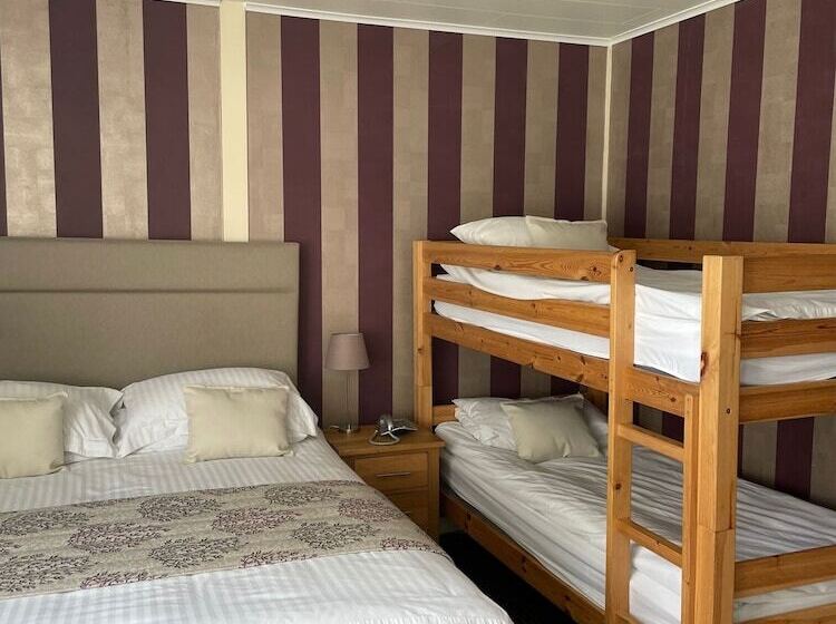 Семейный Номер, The Dog & Partridge Country Inn