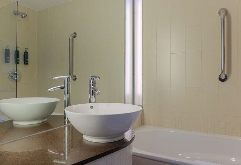 Номер Deluxe, Doubletree By Hilton London Heathrow Airport
