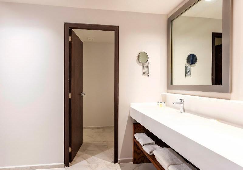 Номер Стандарт, Doubletree By Hilton London Heathrow Airport