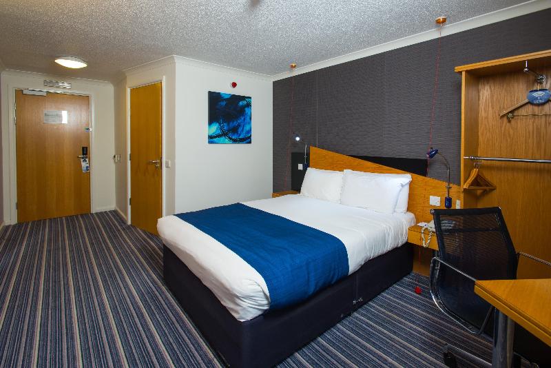 Номер Стандарт Адаптированный для Инвалидов, Holiday Inn Express Stafford, An Ihg