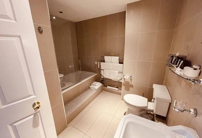Семейный Номер, Nuthurst Grange Country House