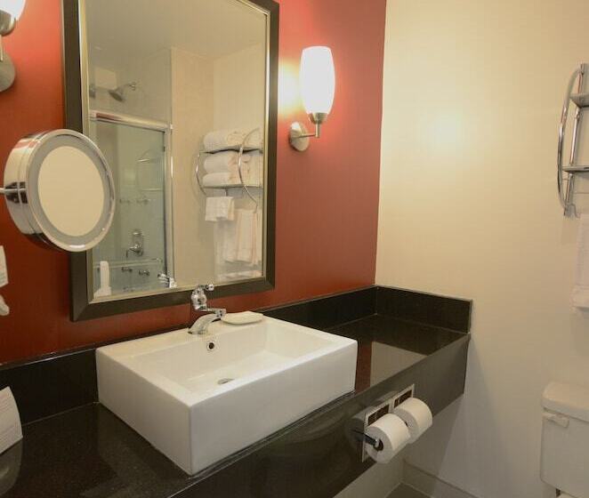 ２ダブルベッドのスタンダードルーム, Armon Plaza Montreal Airpt, Trademark Collection By Wyndham