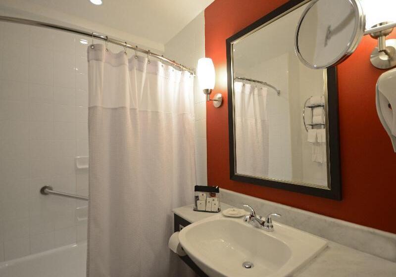 غرفة إدارية سرير كينج, Armon Plaza Montreal Airpt, Trademark Collection By Wyndham
