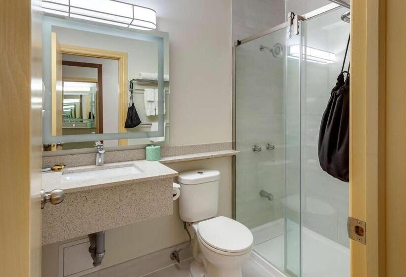 Номер Стандарт с Кухней, Surestay Plus Hotel By Best Western Kincardine