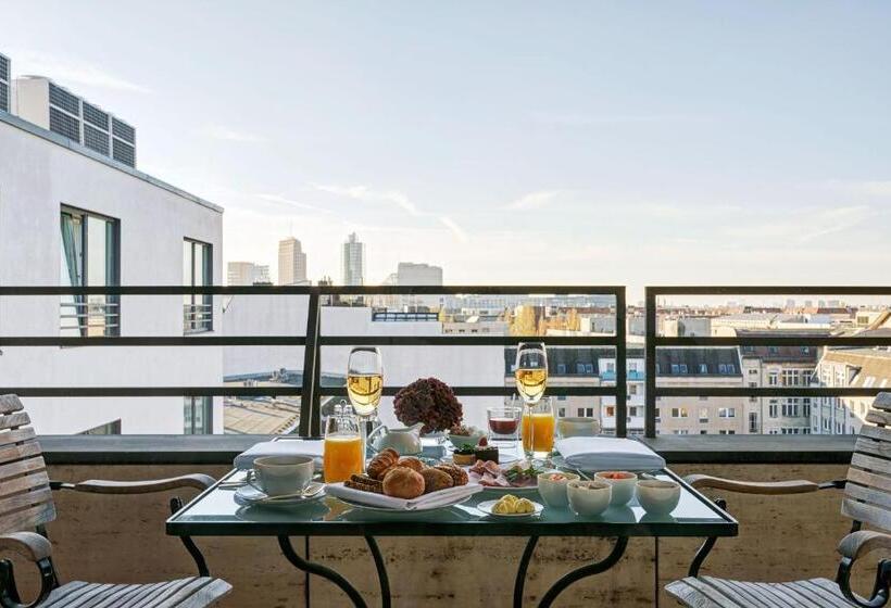 استودیوی استاندارد, The Mandala Suites