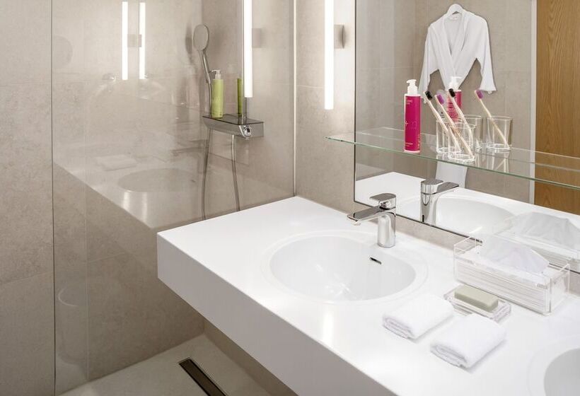 استودیوی استاندارد, The Mandala Suites