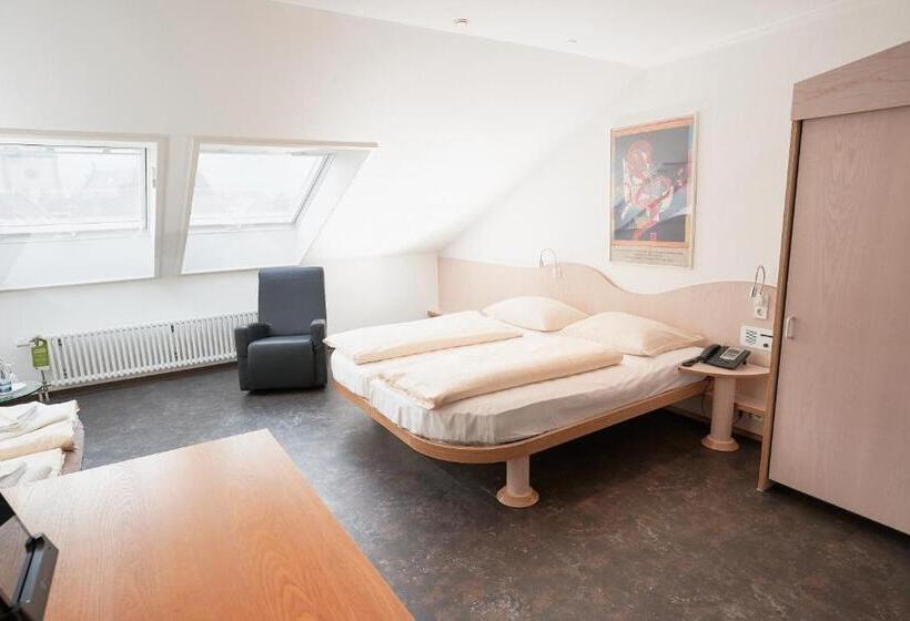 4인용 스탠다드 룸, Stadthotel Engel
