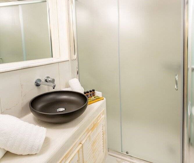سوییت جونیور با چشم‌انداز شهر, Rhodos Horizon City Adults Only