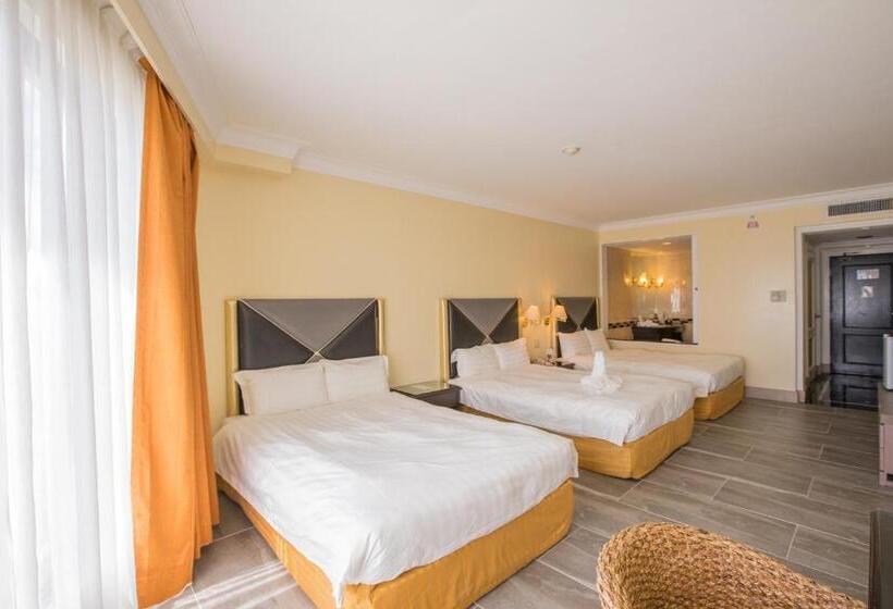 اتاق استاندارد سه تخته با چشم‌انداز, Royal Orchid Hotel Guam