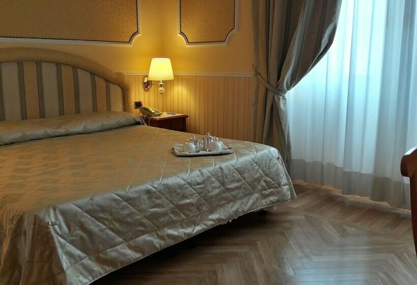 اتاق استاندارد سه نفره, Andreola Central
