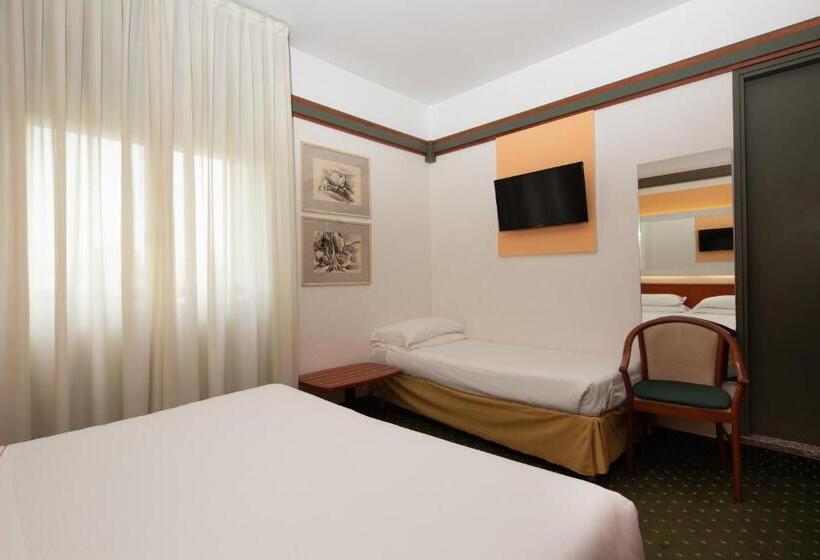 Трехместный Номер Классика, Jet Hotel, Sure Hotel Collection By Best Western