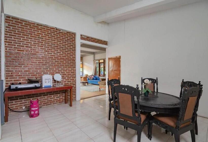 Вилла 1 Спальня, Reddoorz Near Kampung Gajah 2