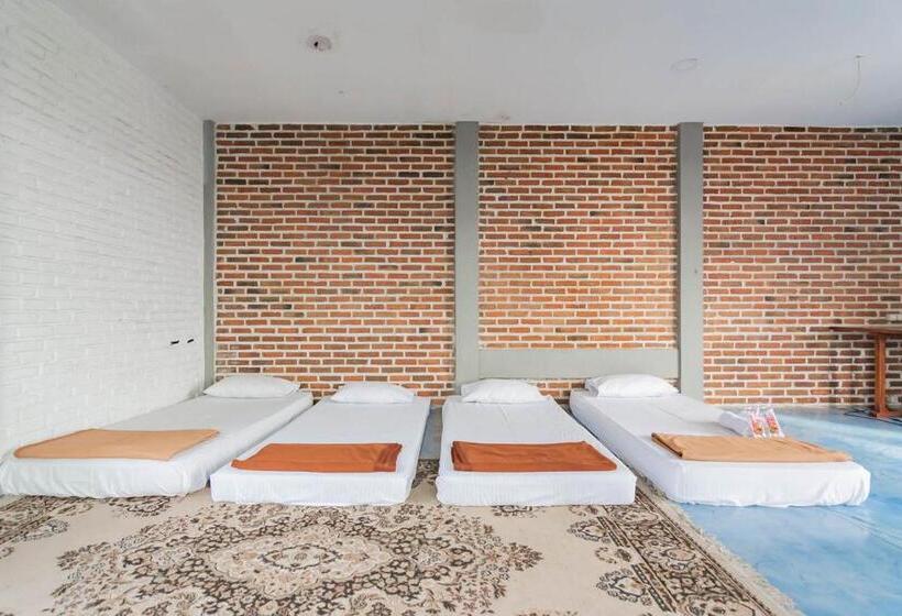 Семейный Номер, Reddoorz Near Kampung Gajah 2