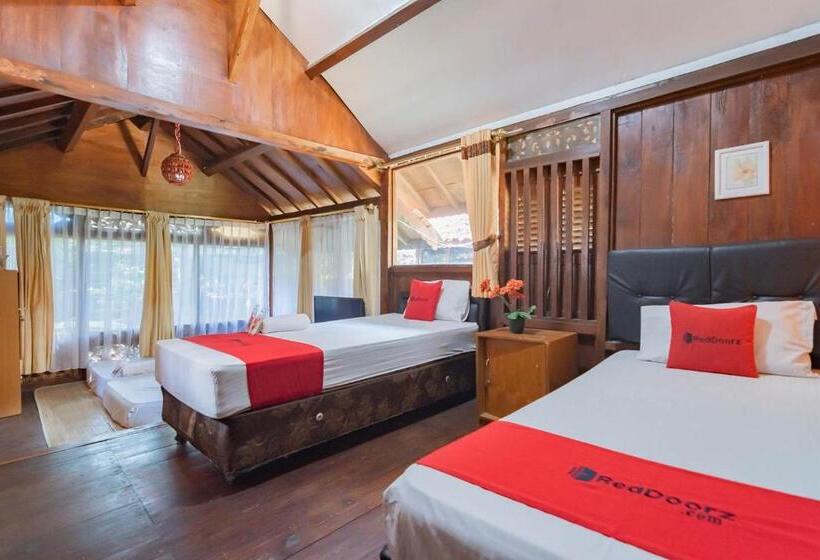 Семейный Номер, Reddoorz Near Kampung Gajah 2