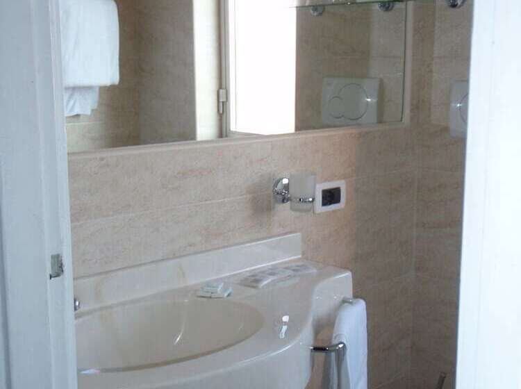 Standard Triple Room, Marc Aurelio
