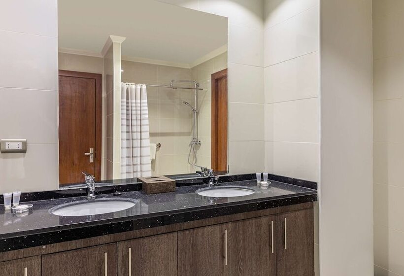 سوئیت پریمیوم, Nobile Hotel Estación Central