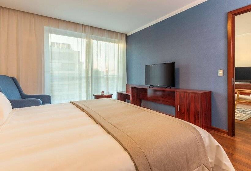 سوئیت پریمیوم, Nobile Hotel Estación Central