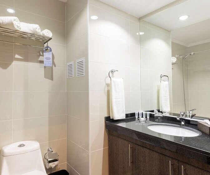 سوئیت پریمیوم, Nobile Hotel Estación Central