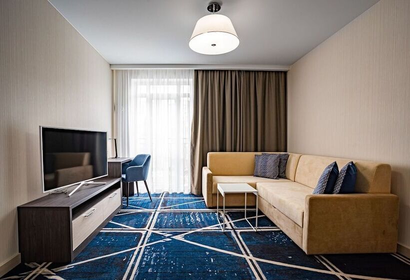 سوییت, Ramada Hotel & Suites By Wyndham Novosibirsk Zhukovka