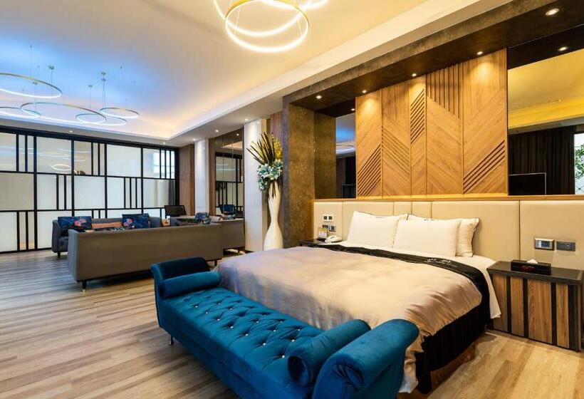 اتاق استاندارد با چشم‌انداز استخر, Aquarius Motel