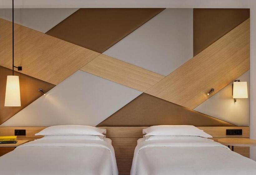 Deluxe Room, Sheraton Amsterdam Airport Hotel And Conference Center