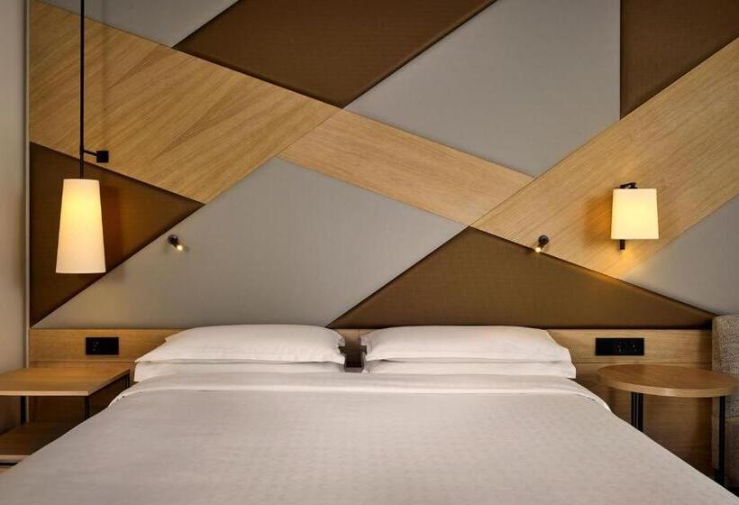 Deluxe Room King Size Bed, Sheraton Amsterdam Airport Hotel And Conference Center