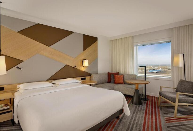 Deluxe Room King Size Bed, Sheraton Amsterdam Airport Hotel And Conference Center