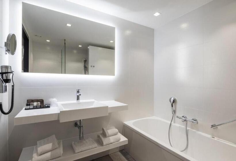 标准间带漩涡浴缸, Van Der Valk Hotel Vianen   Utrecht