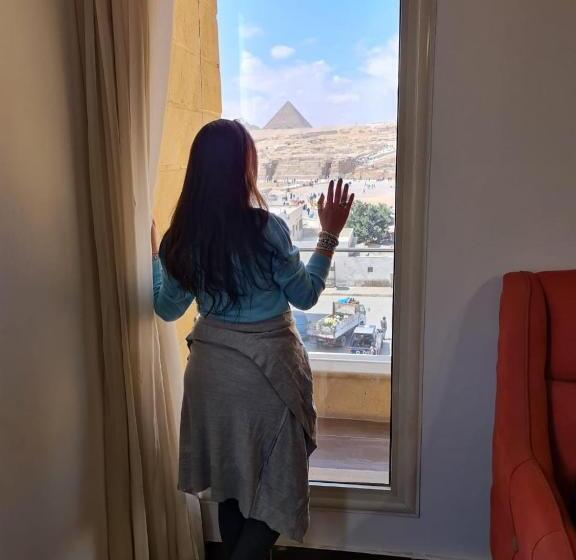 اتاق لوکس با چشم‌انداز, Hayat Pyramids View