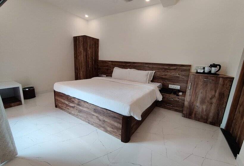 标准间带双人床, Pushp Vatika Resort & Lawns