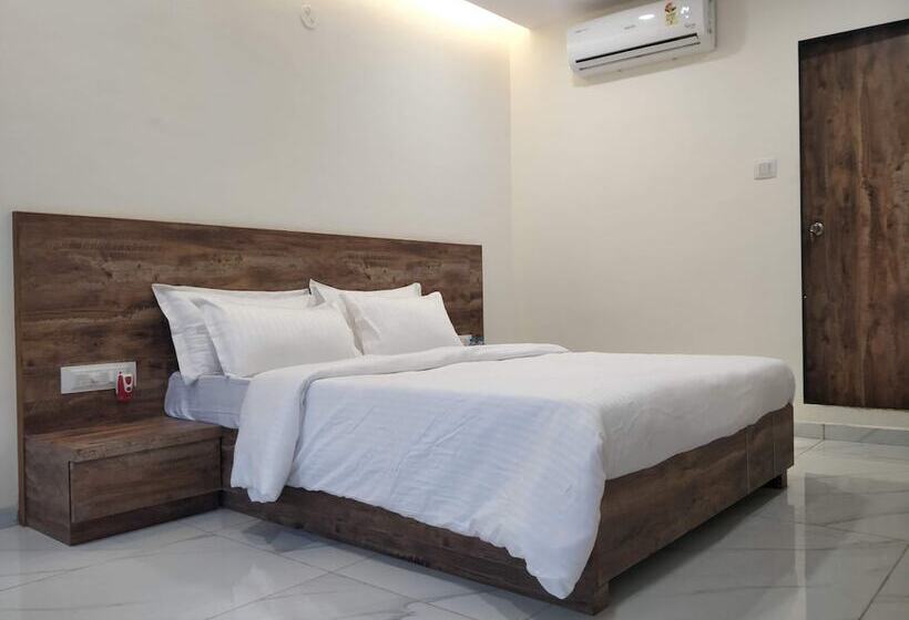 标准间带双人床, Pushp Vatika Resort & Lawns