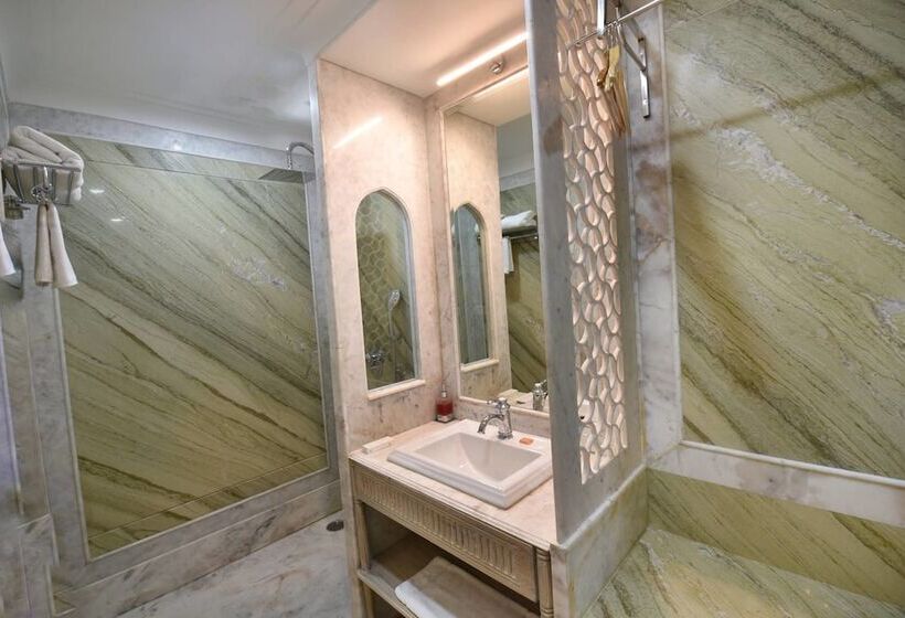 Номер Deluxe, Nirbana Palace   A Heritage Hotel And Spa