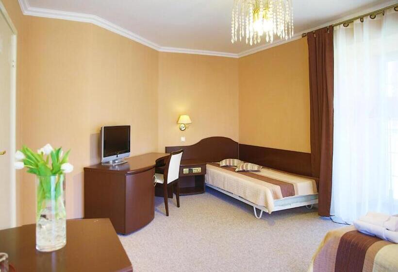 اتاق استاندارد سه نفره, Willa Alexander Resort & Spa   Caloroczny Kryty Basen
