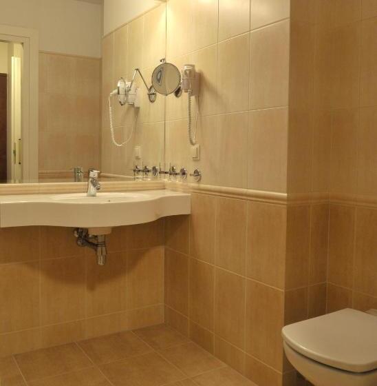 اتاق راحتی سه تخته, Willa Alexander Resort & Spa   Caloroczny Kryty Basen